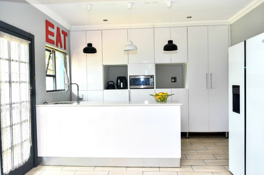 4 Bedroom Property for Sale in Abbotsford Eastern Cape